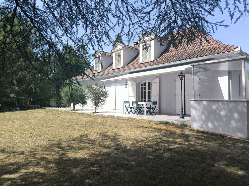 Vente Maison Pavillon type Ile de France sur grand parc arboré de 4000 M2 . Mirepoix  . Mirepoix