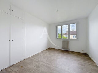  Appartement à louer 4 pièces 98 m²