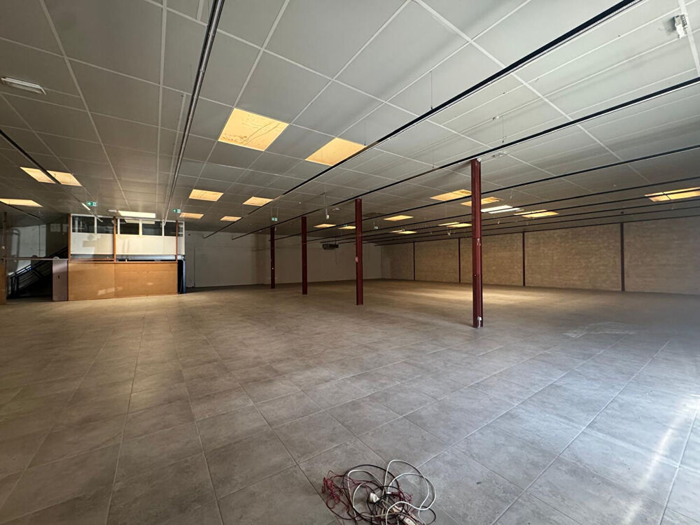   Local commerciale de 705m2 entre Narbonne et Carcassonne 