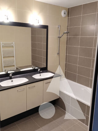  Appartement à louer 3 pièces 