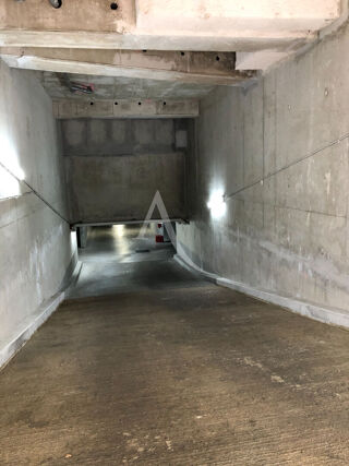  Parking / Garage à louer 