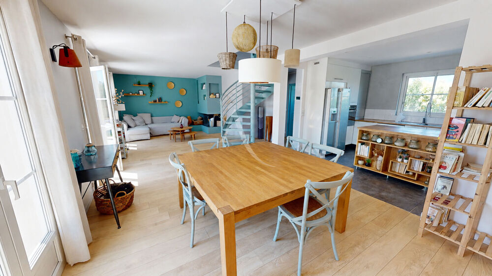 Maison familiale 4 chambres avec piscine, terrain de 904 m² sans vis-à-vis