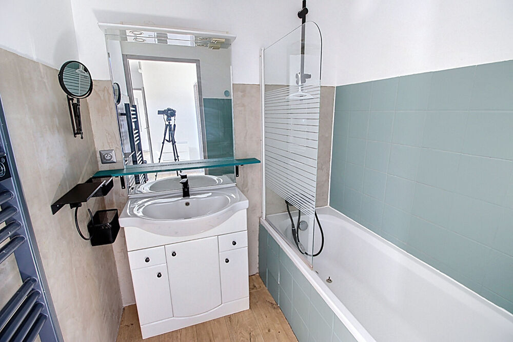 Vente Appartement A VENDRE à LORGUES un appartement 72 m² 3  pièces + 2 places de stationnement en sous-sol Lorgues