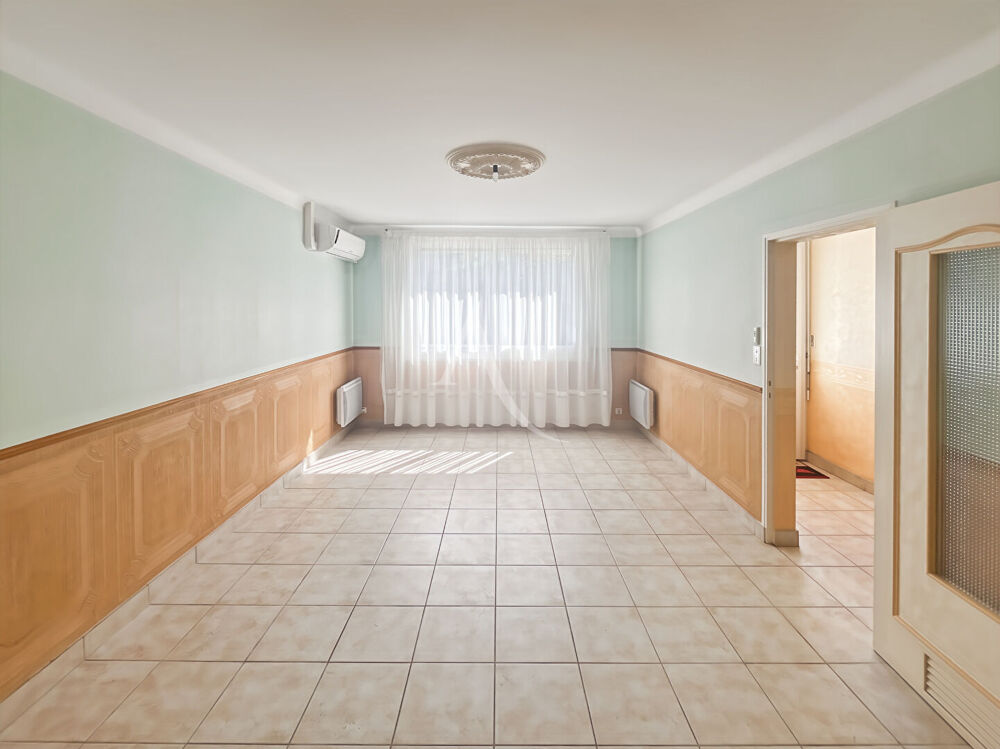 Maison rénovée avec 3 chambres, véranda et garage à proximité immédiate de la zone Hyper U de Challans