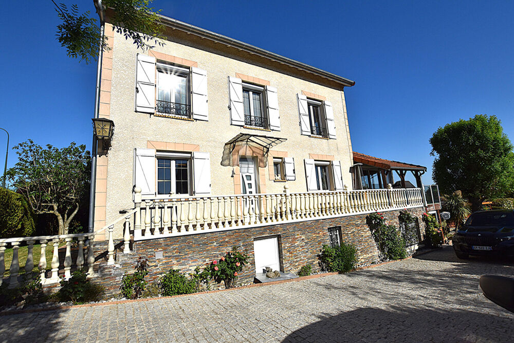 On dirait le Sud....Spacieuse Maison de 8 pièces principales à vendre au coeur de Varennes-Jarcy - Réf 8974