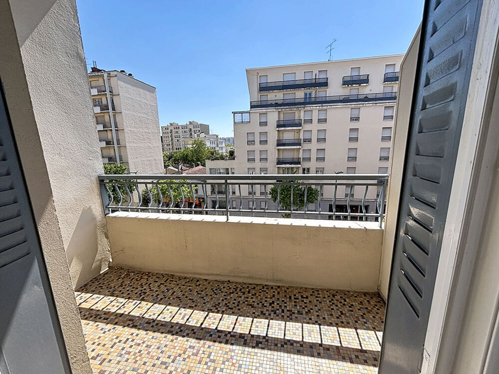 Vente Appartement Appartement  3 pièces de 65m2 avec balcon / place de stationnement / cave Lyon 8