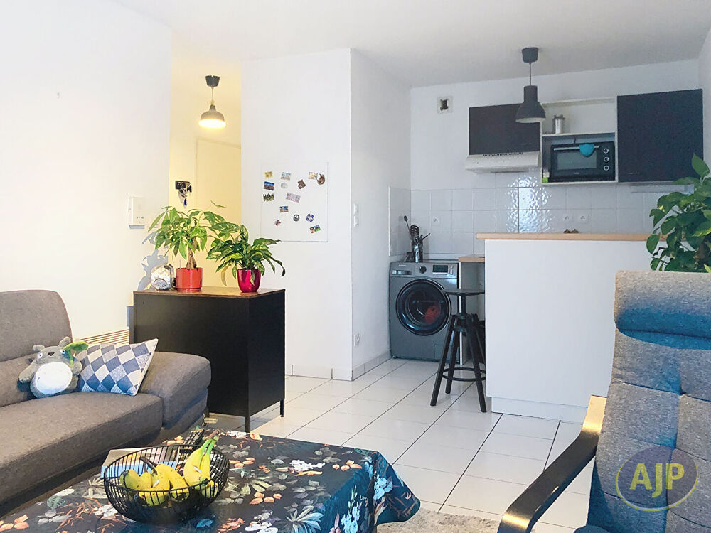 Vente Appartement À vendre - Appartement T2 avec balcon et parking. Cholet