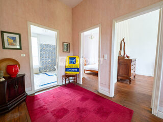  Villa  vendre 12 pices 215 m