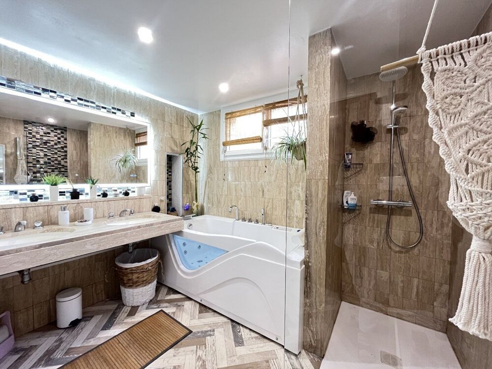 Propriété de 182m² avec piscine sur 5500 m² de terrain