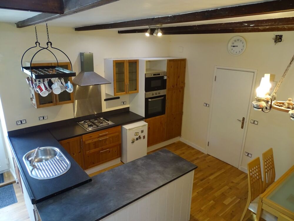 Vente Maison COTES D'ARMOR . Une maison avec 3 chambres pouvant être divisées en 2 appartements, près de Rostrenen, Bonen