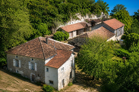   Corps de ferme avec 23 hectares et grange de 200 m² Maison - 6 pièce(s) - 134 m²