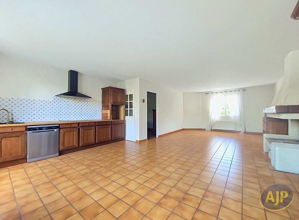 Maison avec Piscine à La Roche Sur Yon 4 pièce(s) 3 chambres 114 m2