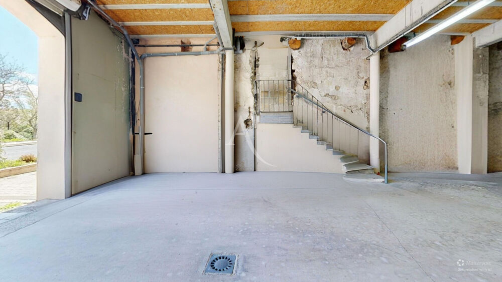 Propriété d'exception aux portes de Narbonne ! Garage de 190m² + 2 dépendances.