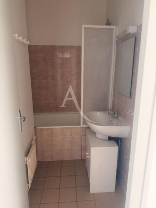  Appartement à louer 4 pièces 60 m²