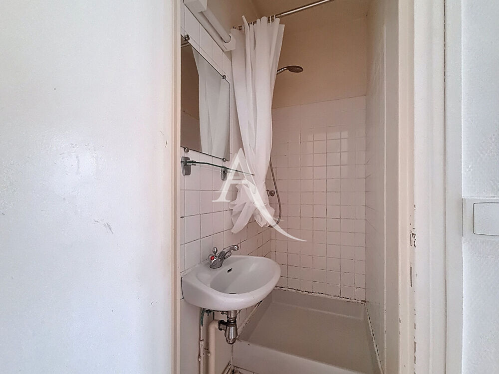 Vente Appartement Studio dernier étage à rénover Paris 11