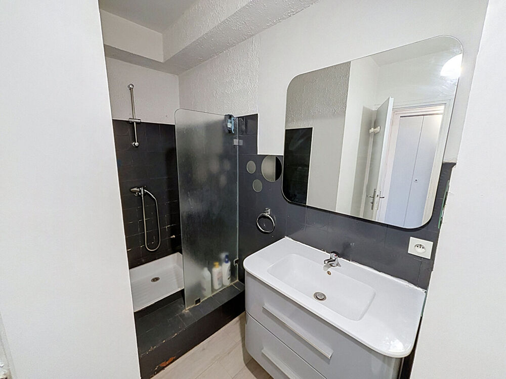 Vente Appartement Studio à vendre à Lyon 8 Monplaisir avec stationnement Lyon 8