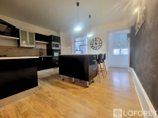  Appartement à louer 5 pièces 136 m²
