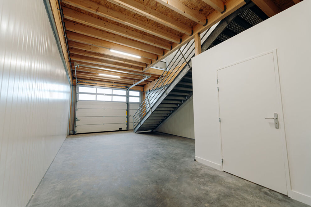   1er mois offert - Local d'activité 96 m2 dans site sécurisé 