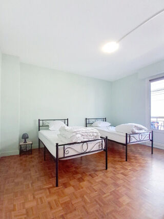  Appartement à louer 5 pièces 82 m²