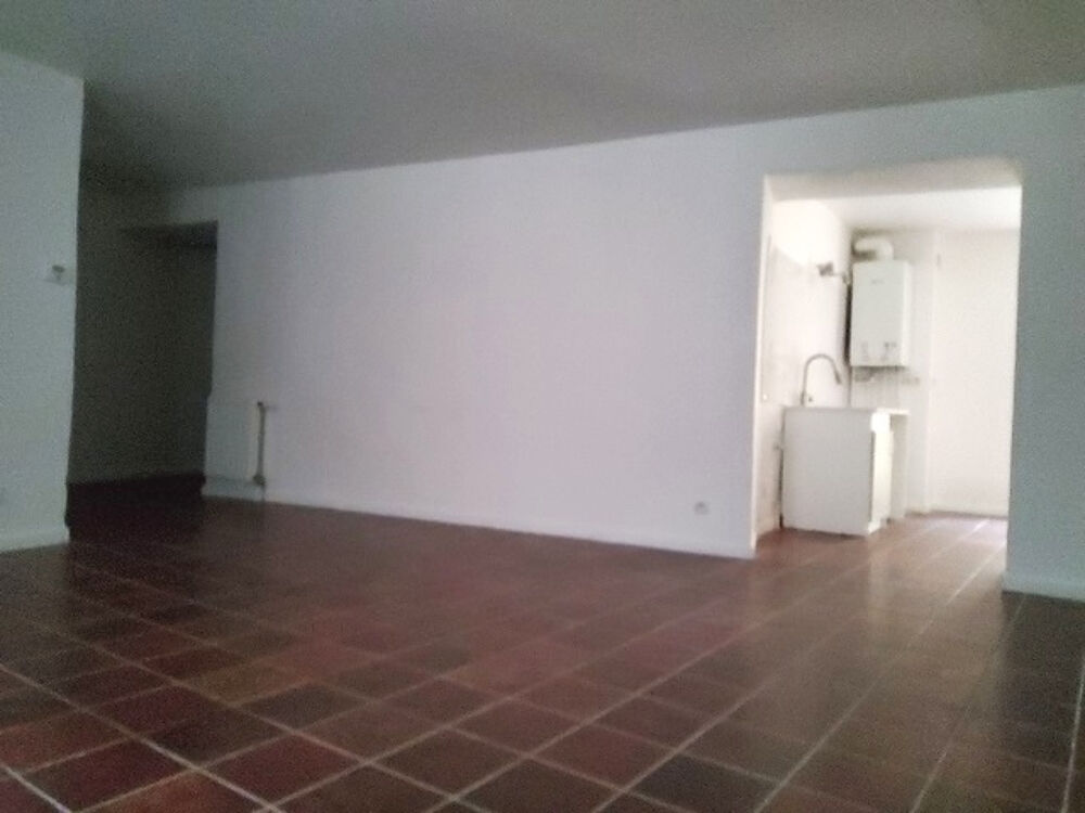 T 3 avec cour - 75 m² environ