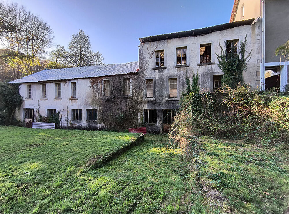HAUTE-VIENNE-Nr Ambazac- Ancien moulin, magasin, usine, 2 granges.