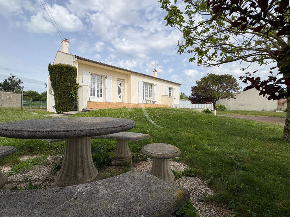 Maison 5 pièces - 3 chambres - NALLIERS