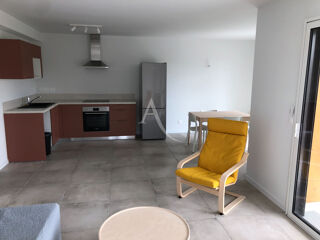  Appartement à louer 3 pièces 75 m²