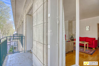 Vente Appartement Versailles centre Avenue de Paris Appartement 4 pièces 90 m² situé au 3ème étage avec ascenseur, balcon, cave et parking Versailles