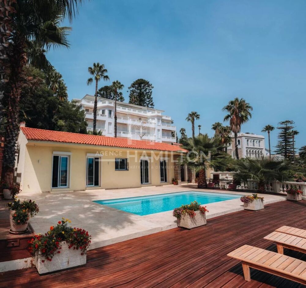A deux pas du bord de mer à Golfe-Juan, superbe villa offrant un