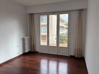  Appartement à louer 3 pièces 95 m²