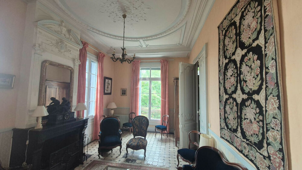 Vente Maison Maison de maître de 1870 de 340 m² avec piscine, puits et terrain de 885 m² à Montbazin Montbazin