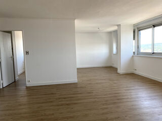  Appartement à louer 4 pièces 96 m²