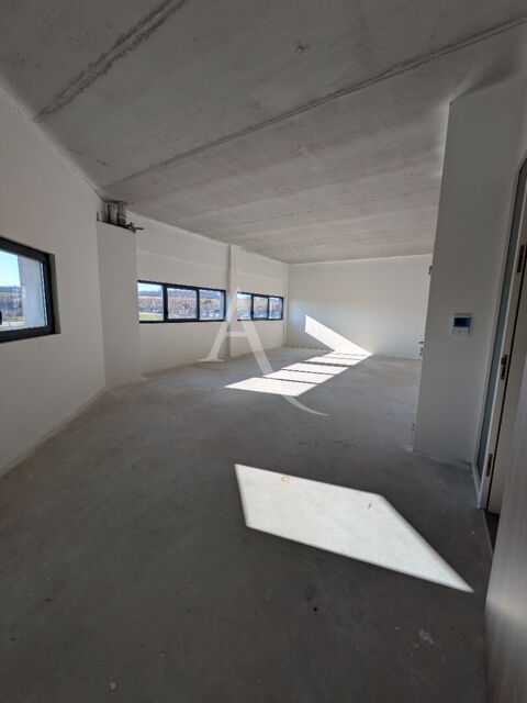 Plateau &agrave; am&eacute;nager d'environ 60m&sup2; 1310 32600 Pujaudran