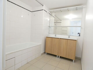 Location Appartement Toulouse 31200 Croix daurade Beau T5 Récent de 103m² Terrasse de 50.03m² deux places de parking Toulouse