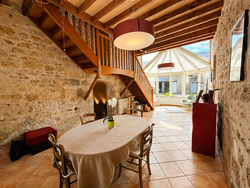 Vente Maison Magnifique propriété en pierres avec gîte, dépendances et potentiel équestre Chateau thierry