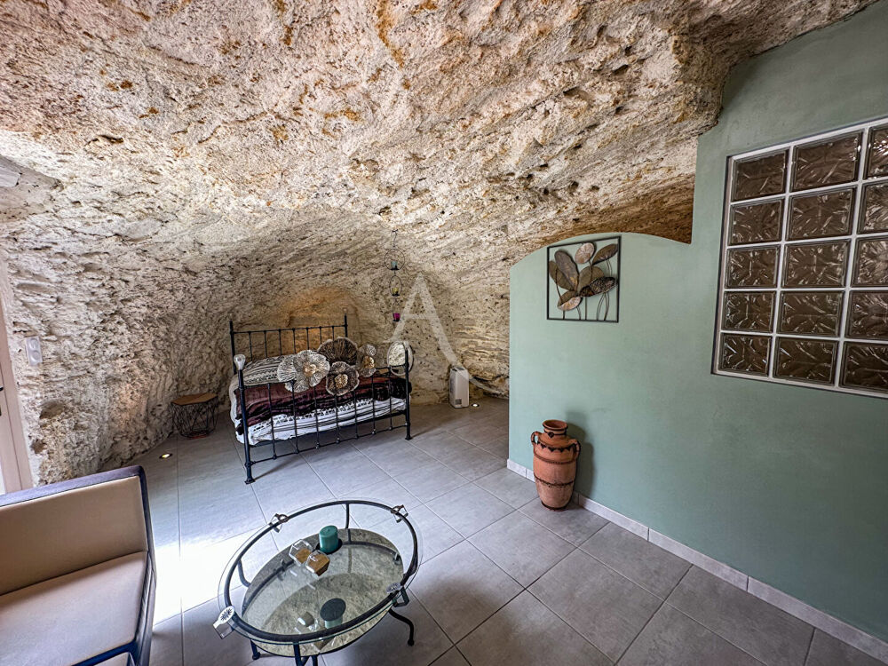 Maison semi-troglodytique de charme à Rochemenier (49700)