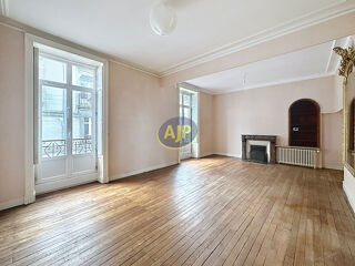  Appartement à louer 5 pièces 172 m²
