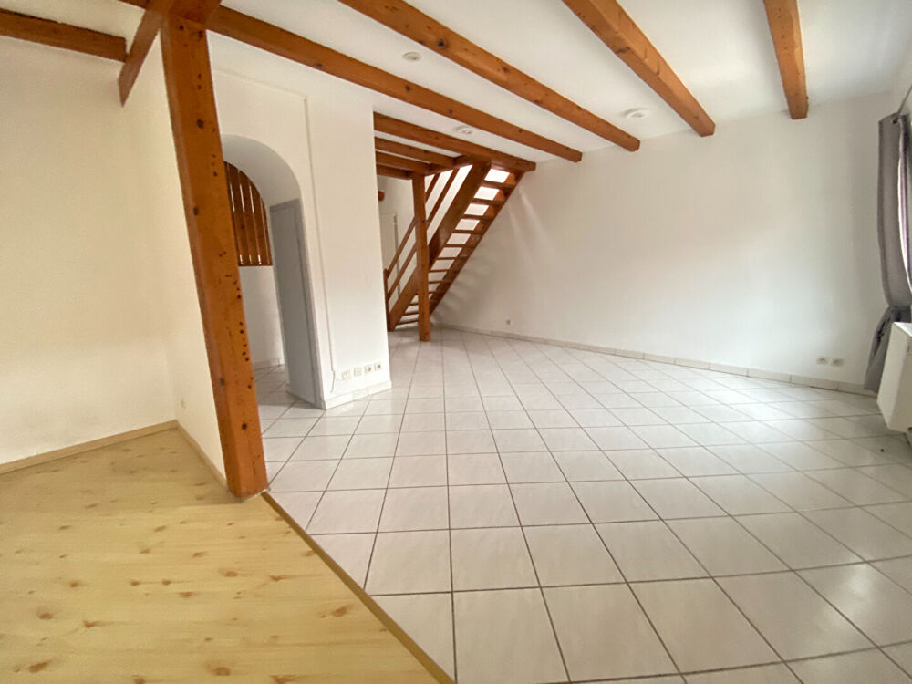 Vente Appartement Charmant appartement 3 pièces à vendre au dernier étage en centre-ville de Cernay Cernay