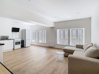 Appartement à louer 3 pièces 75 m²