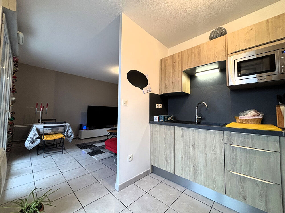 Appartement lumineux de 2 pièces avec terrasse et garage
