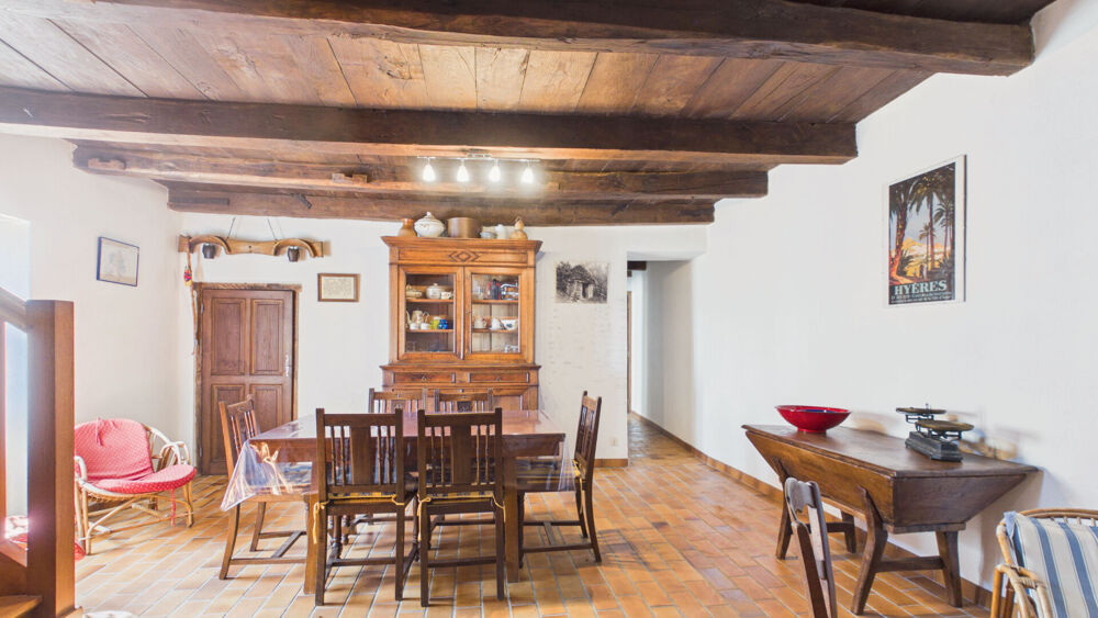 Maison en pierre avec jardin Calme, charme et beau potentiel d'aménagement