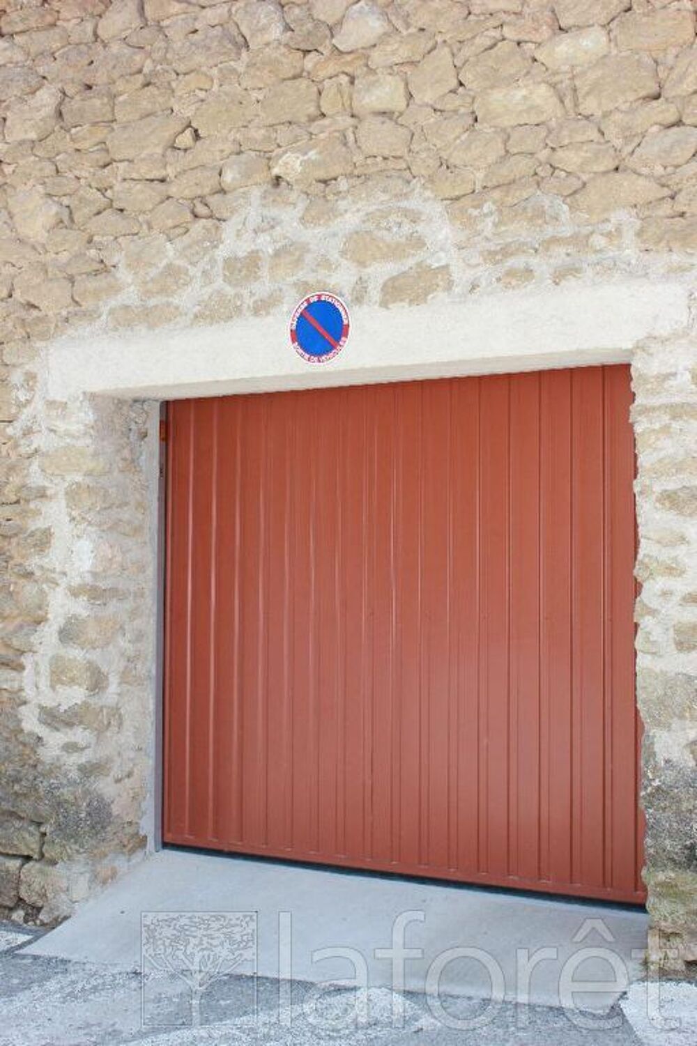 Location Parking/Garage ROGNES, PARKING MOTO Rognes