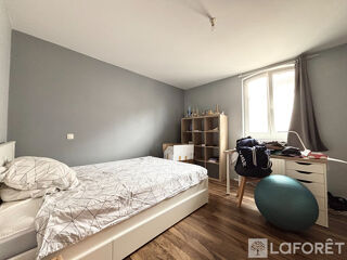  Appartement à louer 3 pièces 100 m²