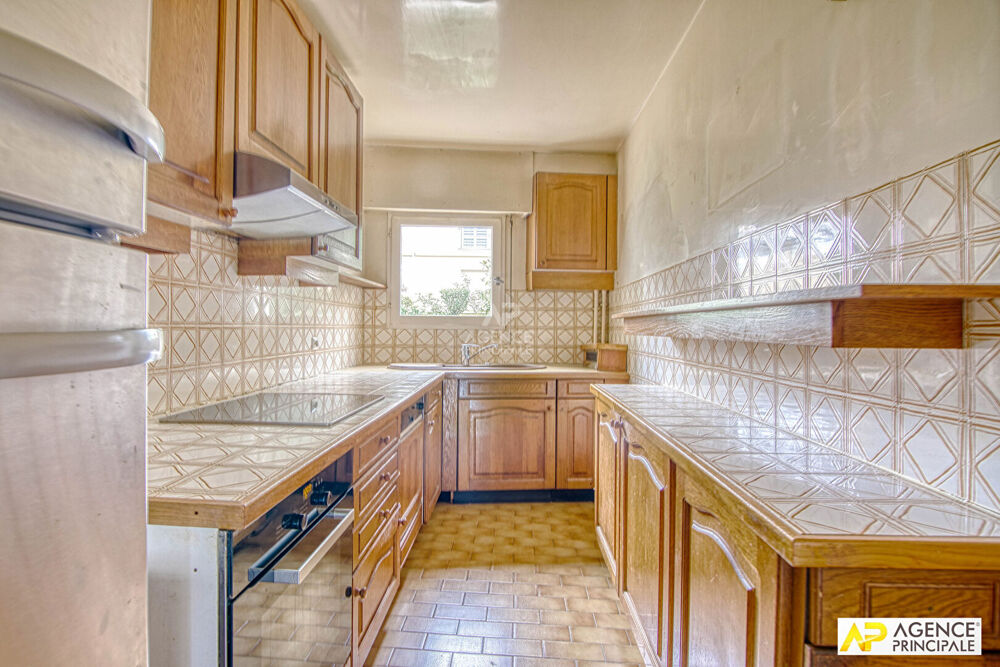 Vente Appartement Versailles Ermitage Appartement traversant 5 pèces 127 m² avec terrasse , 4 caves et 2 places de parking en sous-sol Versailles