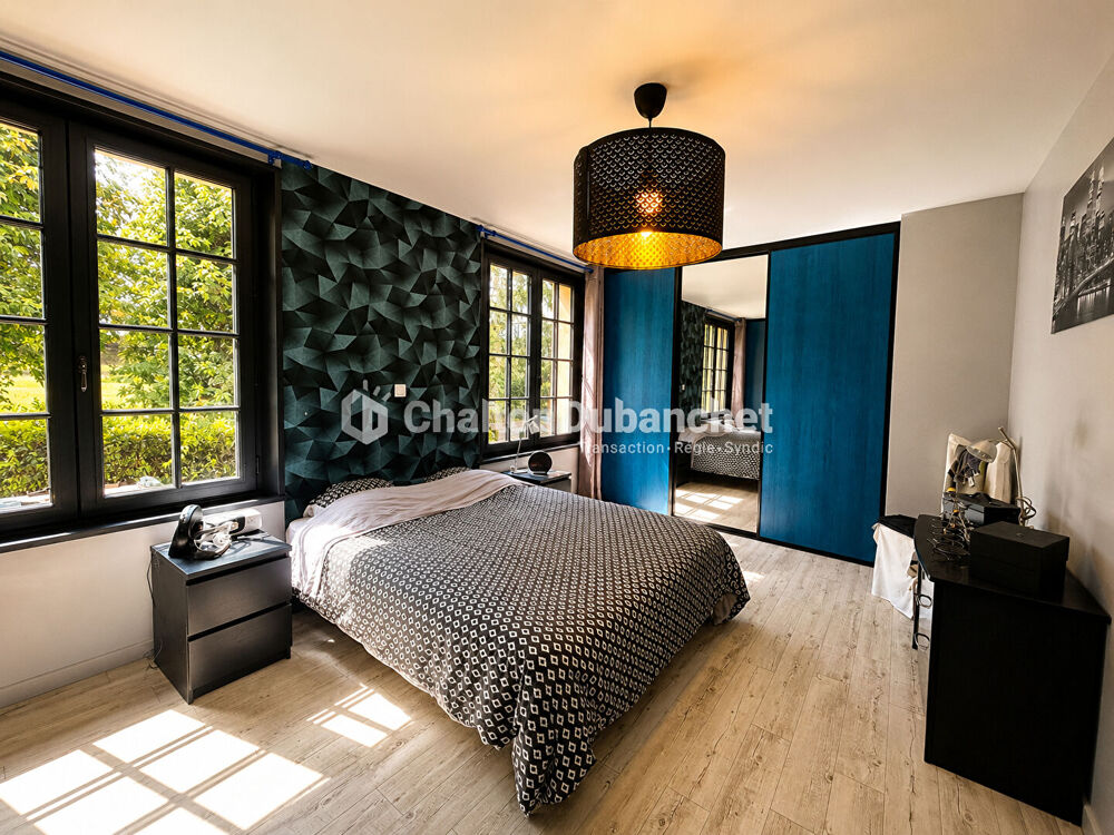 MONTAIGUET EN FOREZ - Maison de 330 m² sur 35000 m² de terrain et deux étangs