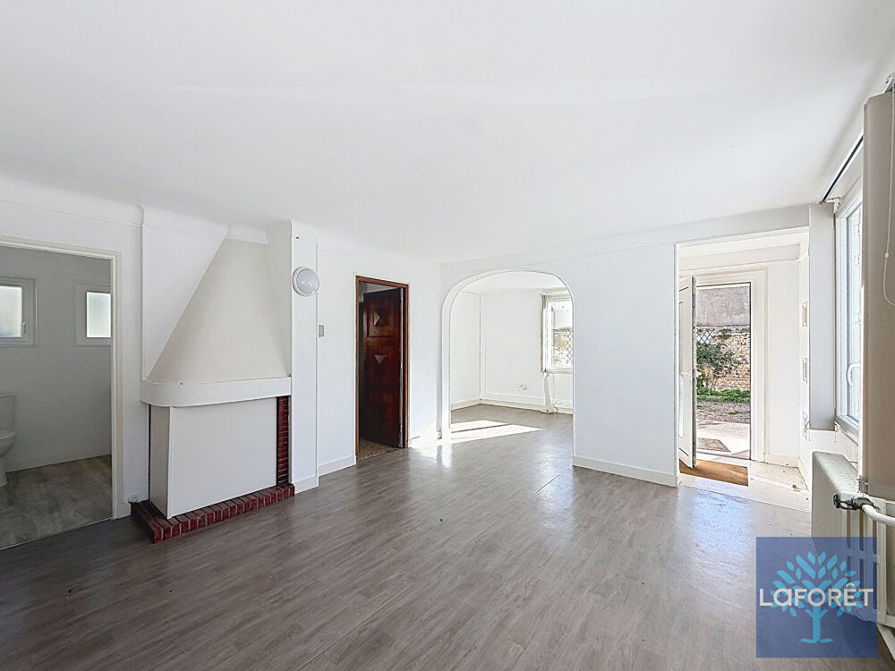 Vente Maison BERNAY CENTRE-VILLE - MAISON 6 PIÈCES AVEC JARDIN, GARAGE ET STATIONNEMENTS Bernay