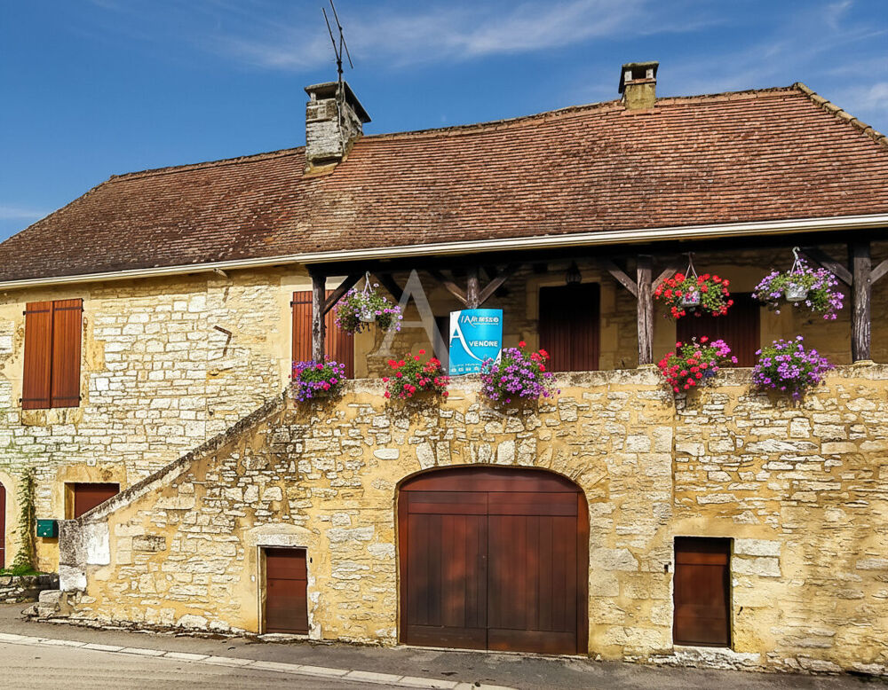 Maison en pierre 122m² + grange aménageable, à 5 min des commerces