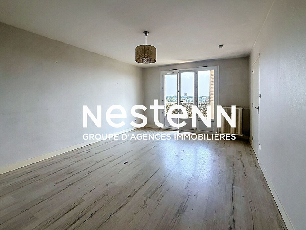 Grand studio en dernier étage avec balcon - 69500 BRON