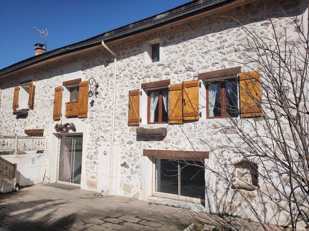 Maison de 200 m² en pierre avec jardin