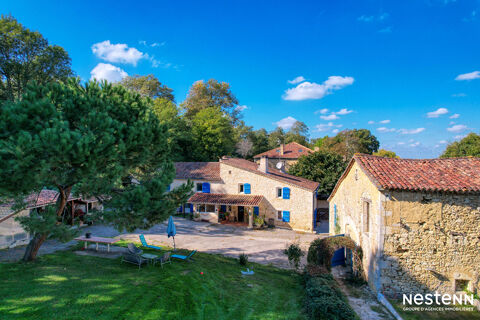   A Vendre Maison en pierre r�nov�e avec d�pendances, piscine et parc arbor� sur un hectare Maison - 5 pi�ce(s) - 167 m�